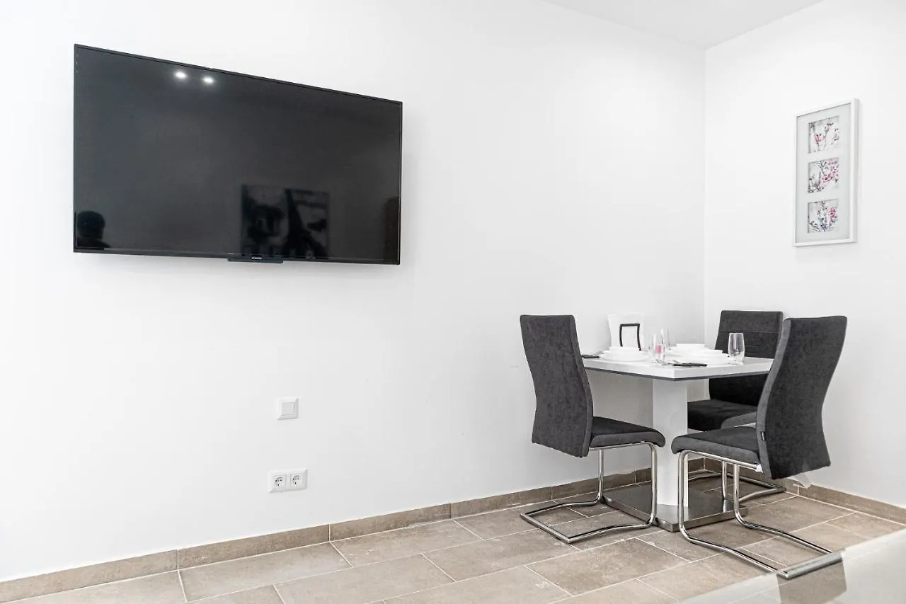9 Min From City Center - Lovely Studio Near U1 Reumannplatz Vienna