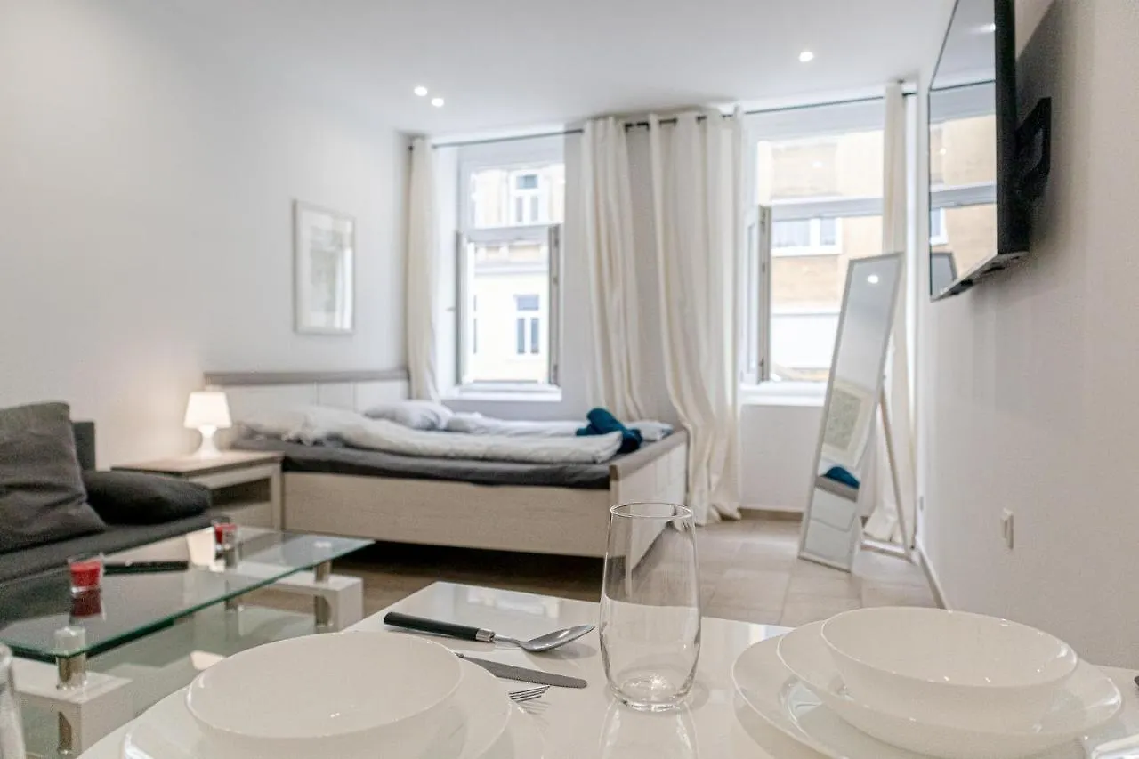 9 Min From City Center - Lovely Studio Near U1 Reumannplatz Vienna 0*,