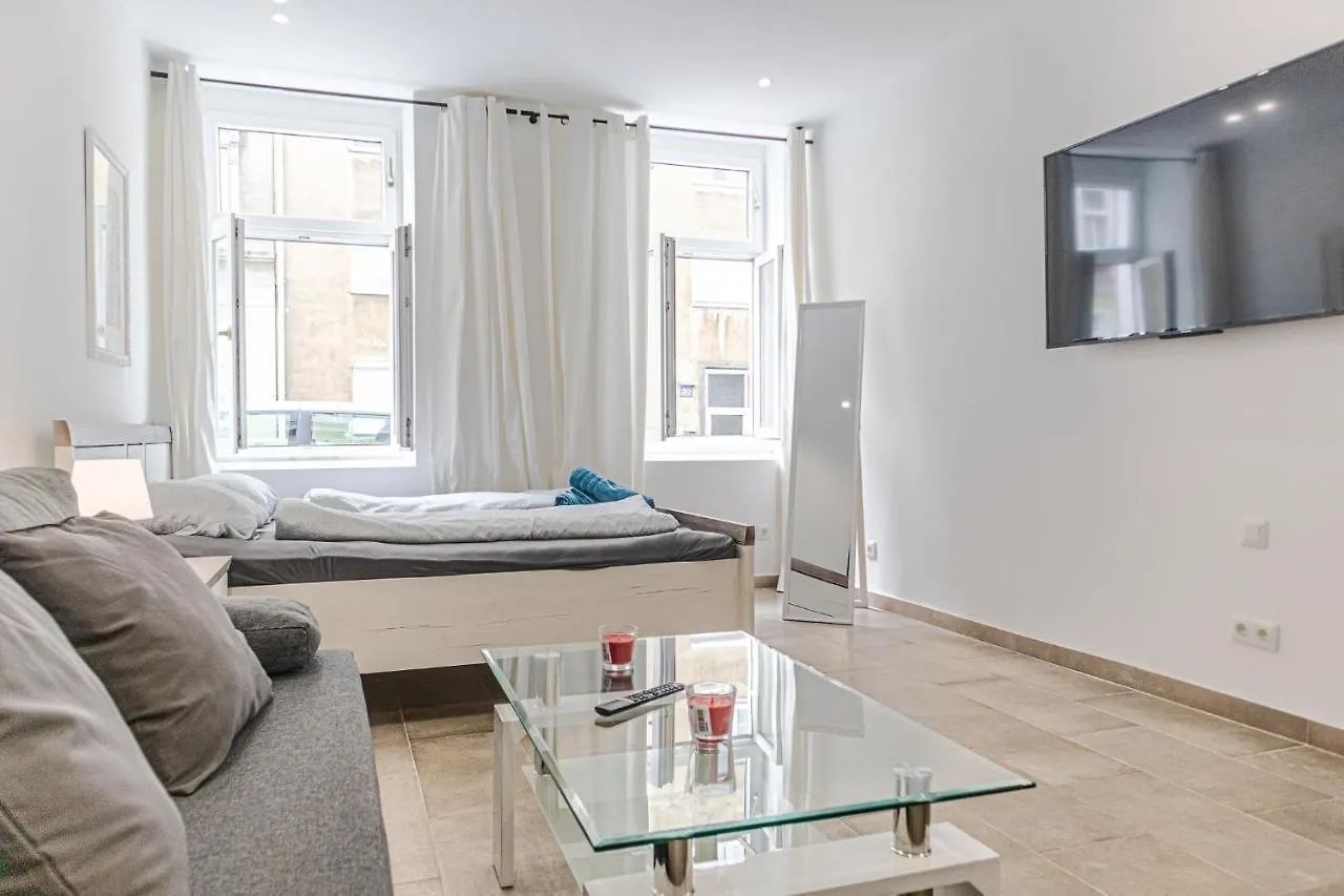 Lovely Studio Near U1 Reumannplatz - 9 Min From City Center Ausztria