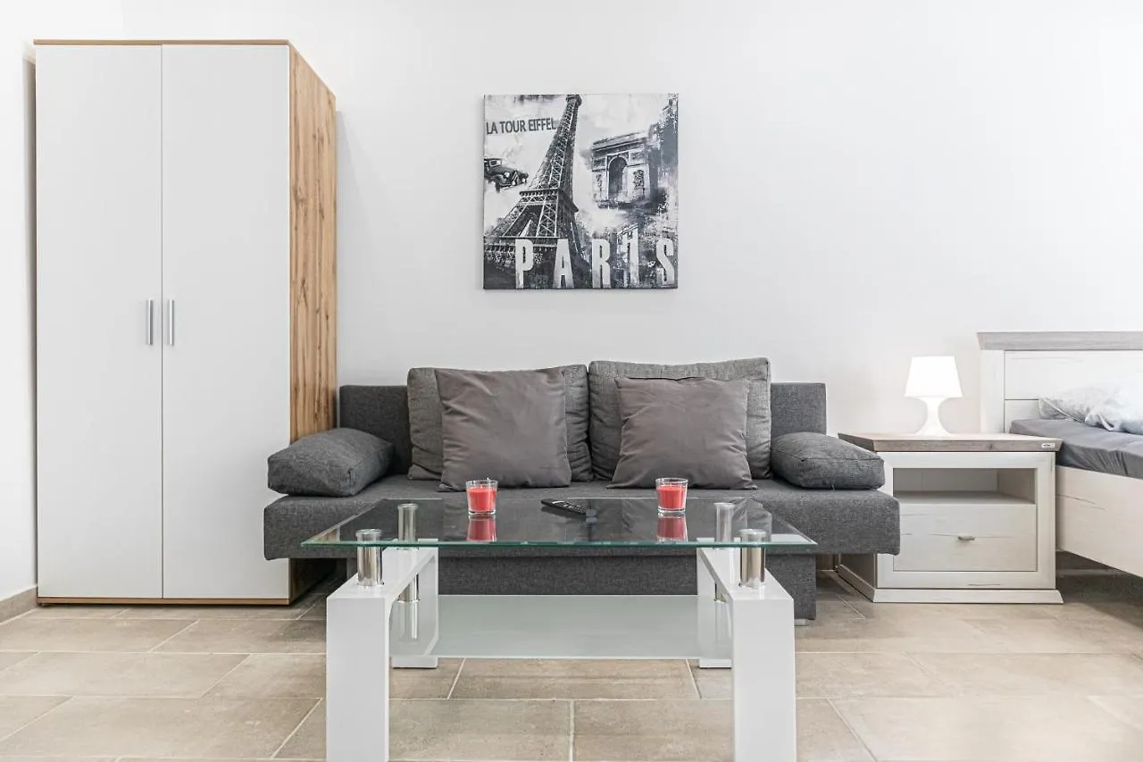 9 Min From City Center - Lovely Studio Near U1 Reumannplatz Vienna 0*,  Austria