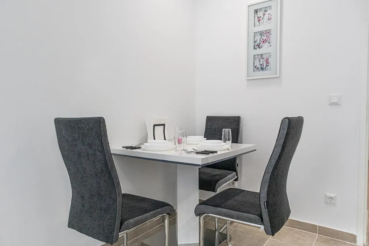 9 Min From City Center - Lovely Studio Near U1 Reumannplatz Vienna Apartment