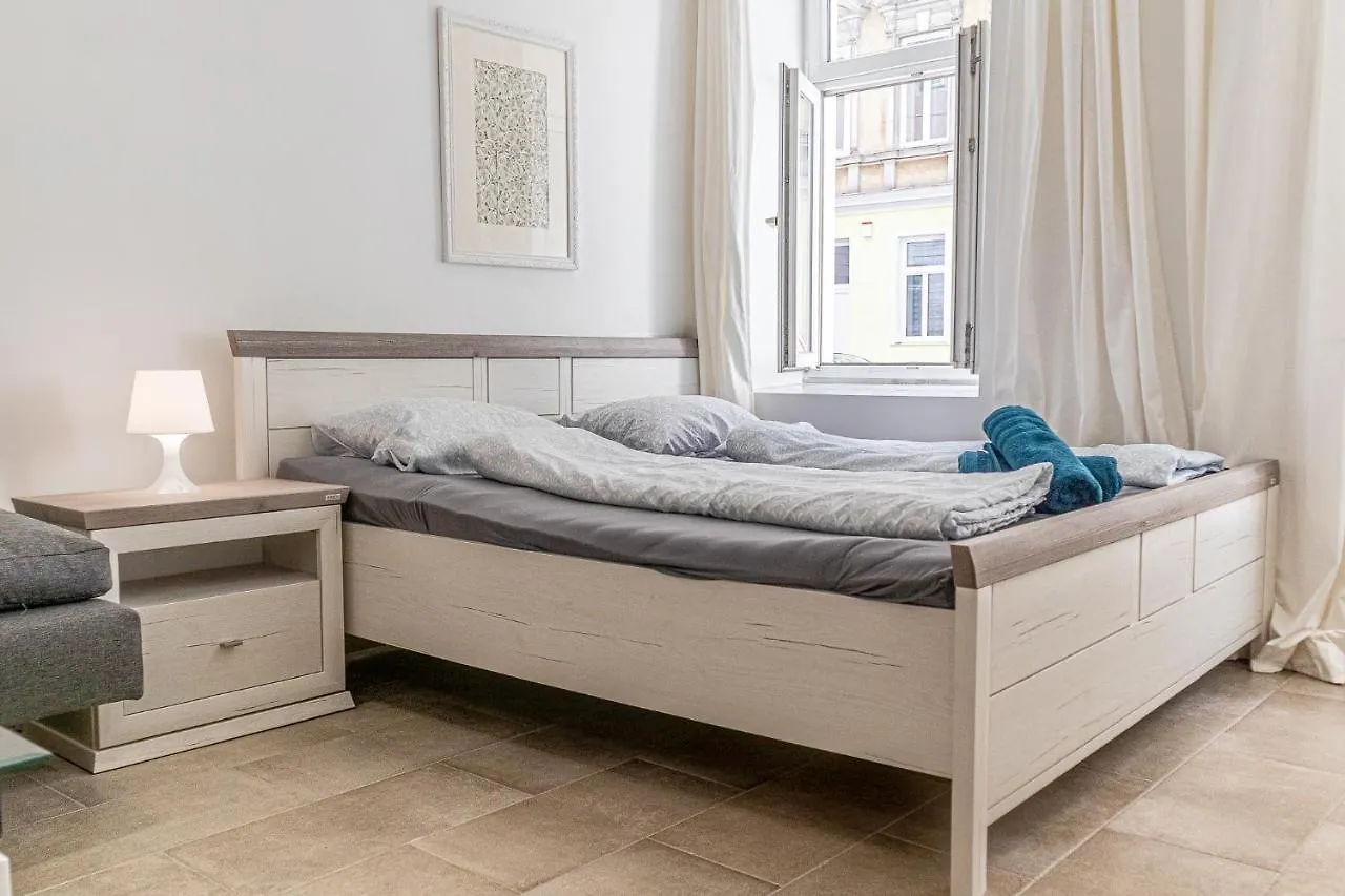 Apartment 9 Min From City Center - Lovely Studio Near U1 Reumannplatz Vienna