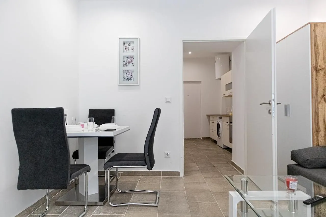 9 Min From City Center - Lovely Studio Near U1 Reumannplatz Vienna 0*,  Austria