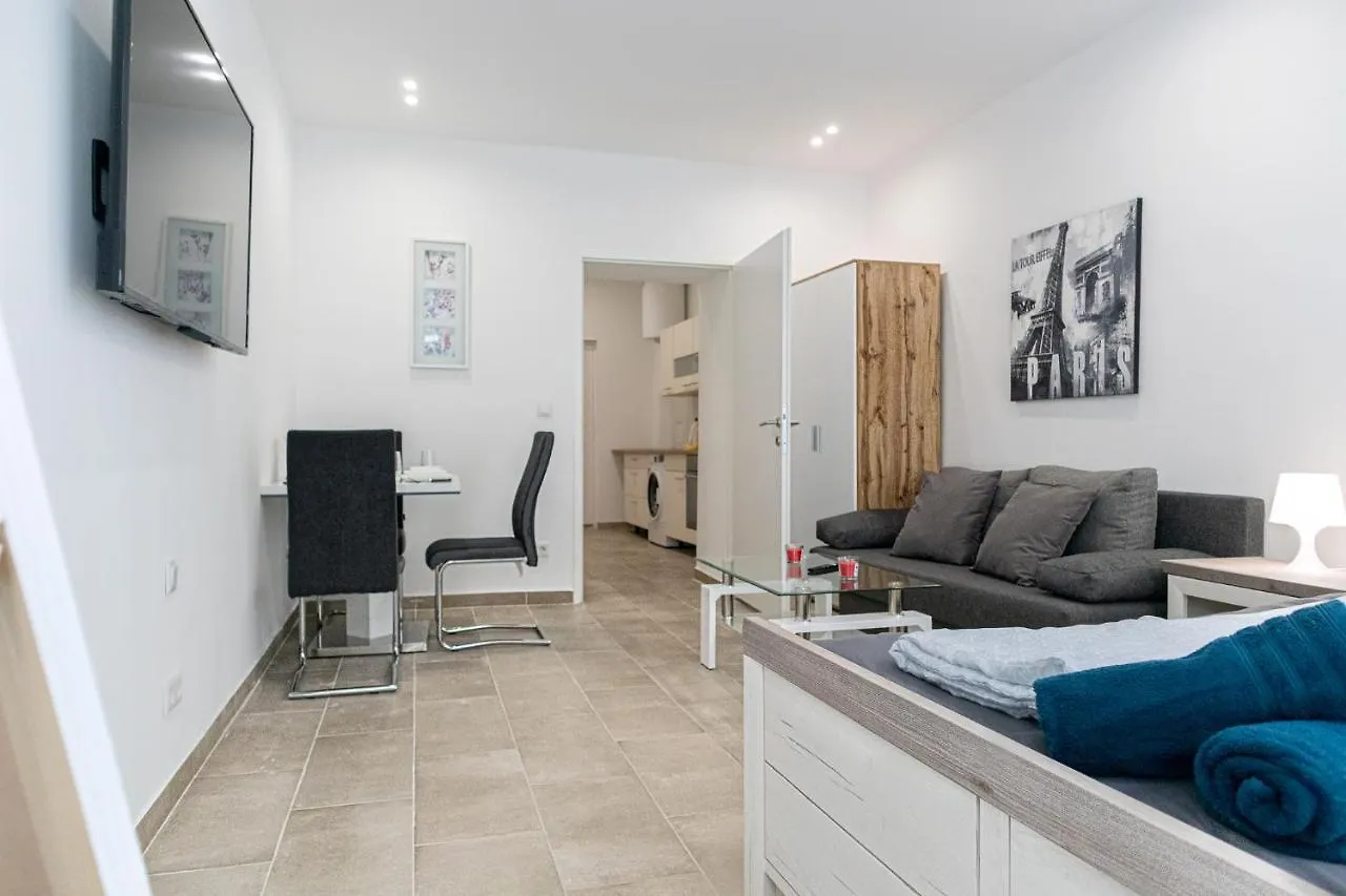Apartment 9 Min From City Center - Lovely Studio Near U1 Reumannplatz Vienna
